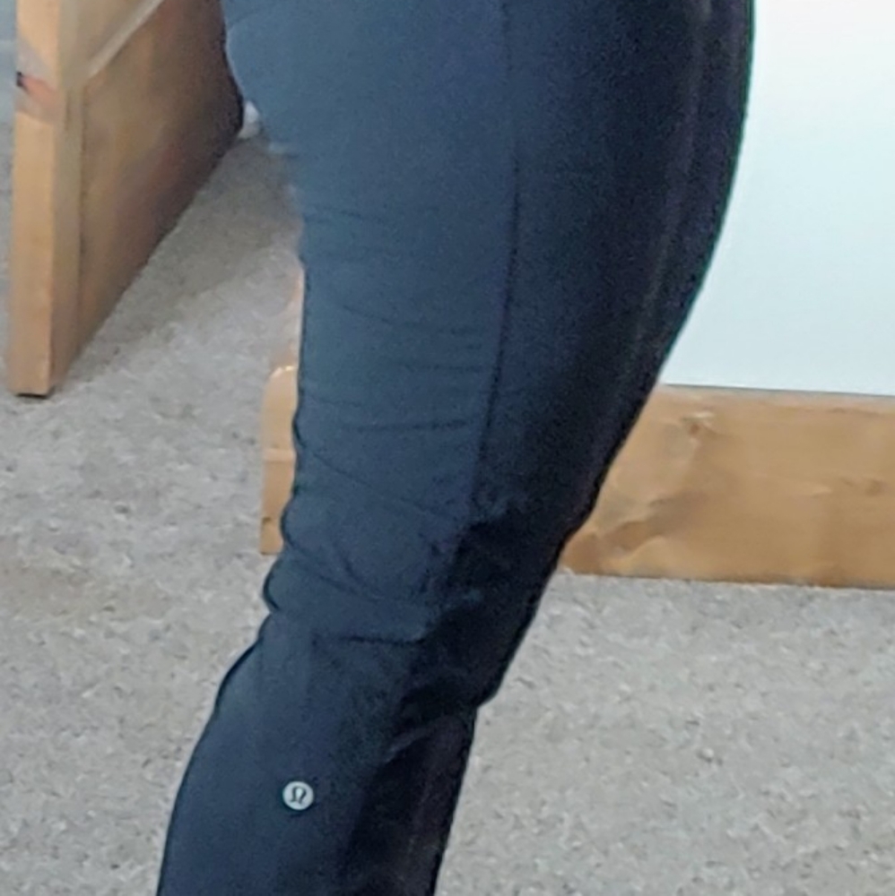 Lululemon cropped studio